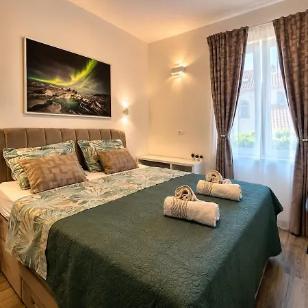 Апартаменти La1 Luxury Near Bacvice